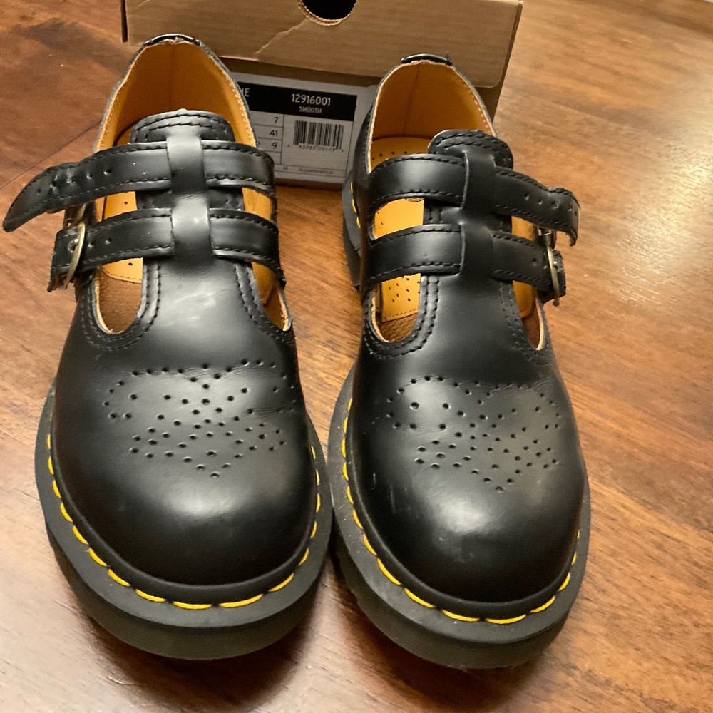 Black Dr. Martens 8065 black leather Mary Jane shoes size 9